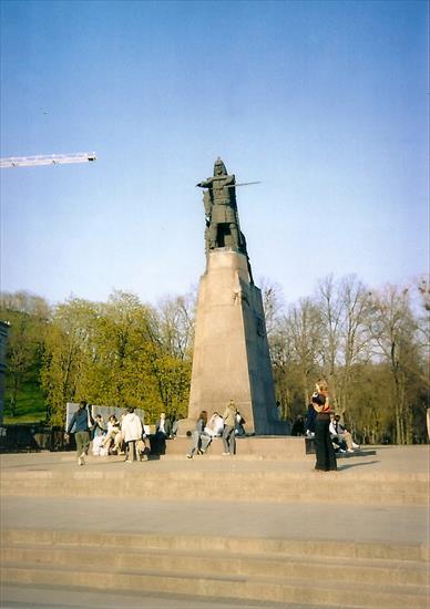 2005 - Wilno, Troki - 016 - Pomnik Giedymina, Wielkiego Księcia Litewskiego.jpg